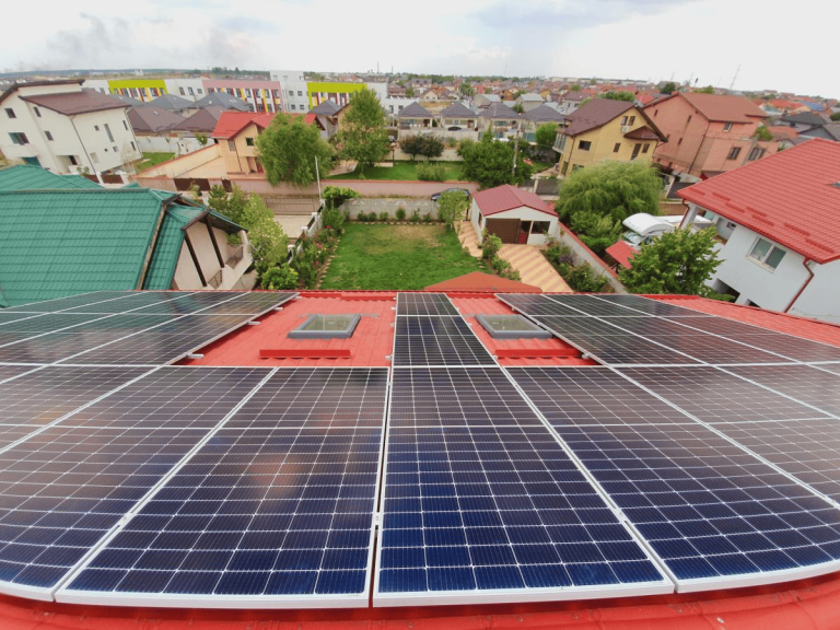 firme care monteaza panouri fotovoltaice
